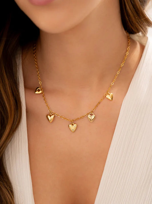 Collar Multicharms Corazones + Aretes Gold