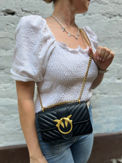 BOLSO NEGRO CON APLIQUES Y HERRAJES DORADOS