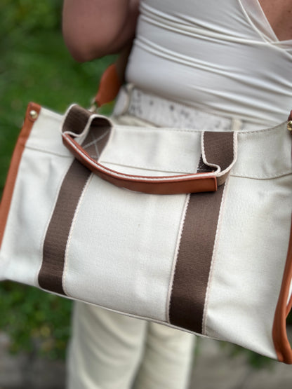 BOLSO DE MANO EN TELA CON RIATA CAFE