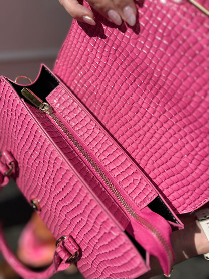 BOLSO FUCSIA CON APLIQUES DORADOS