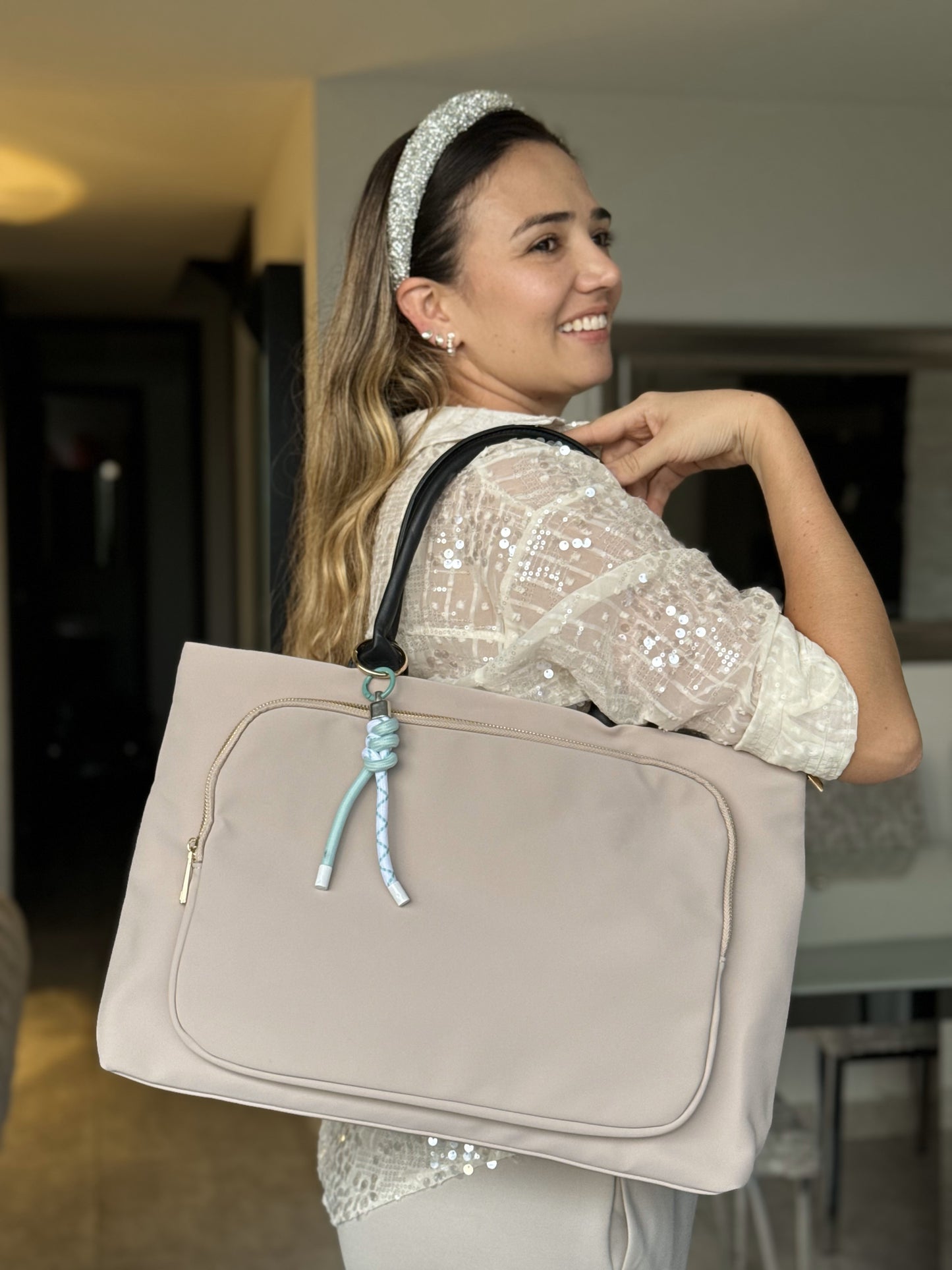 BOLSO MAMÁ DE MANO EN LONA IMPERMEABLE - NUDE