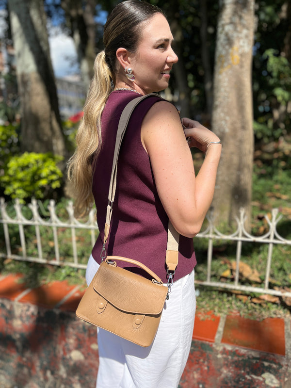 BOLSO CAFE CON CORREA EN RIATA