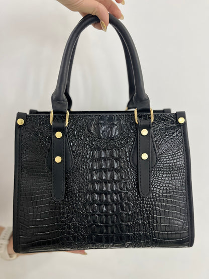 BOLSO DE MANO NEGRO CON TARJERO Y SOBRE