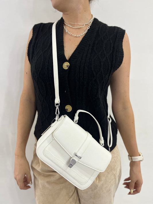 BOLSO BLANCO CON HERRAJES PLATEADOS, DOBLE CORREA