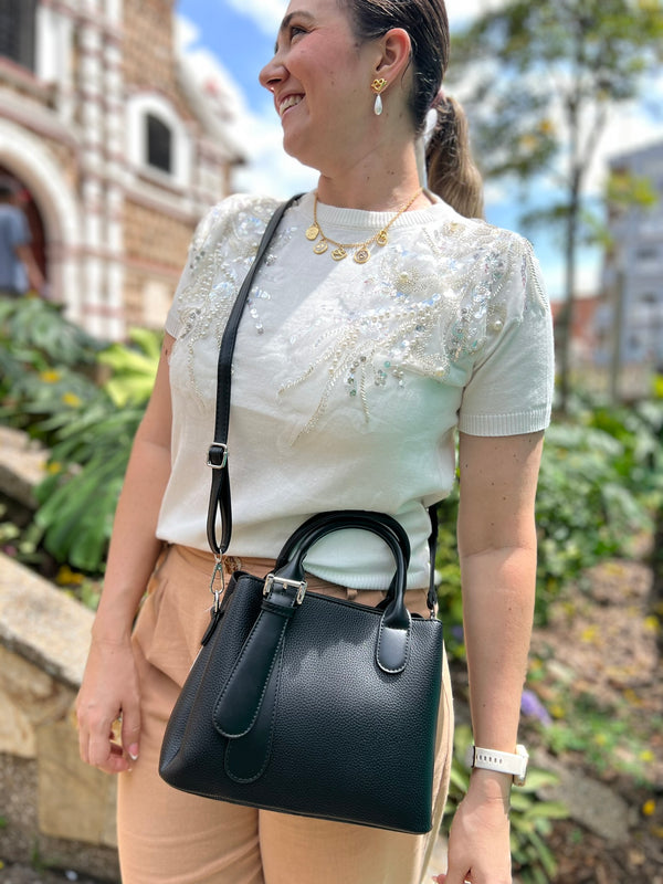 BOLSO NEGRO CON HERRAJES PLATEADOS