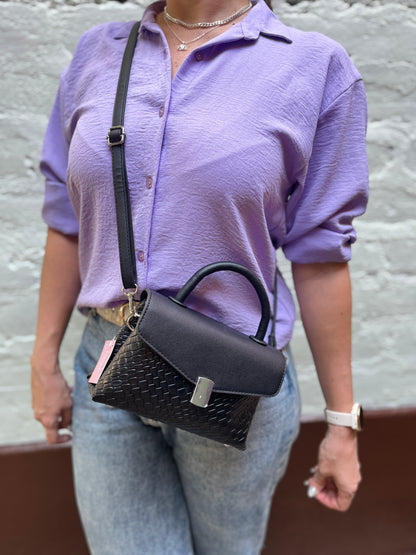 BOLSO NEGRO CON HERRAJES PLATEADOS