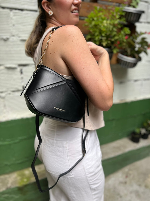 BOLSO MODERNO EN COLOR NEGRO CON 2 CORREAS
