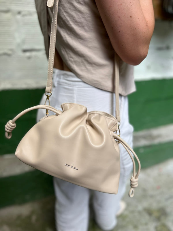 BOLSO MODERNO COLOR BEIGE