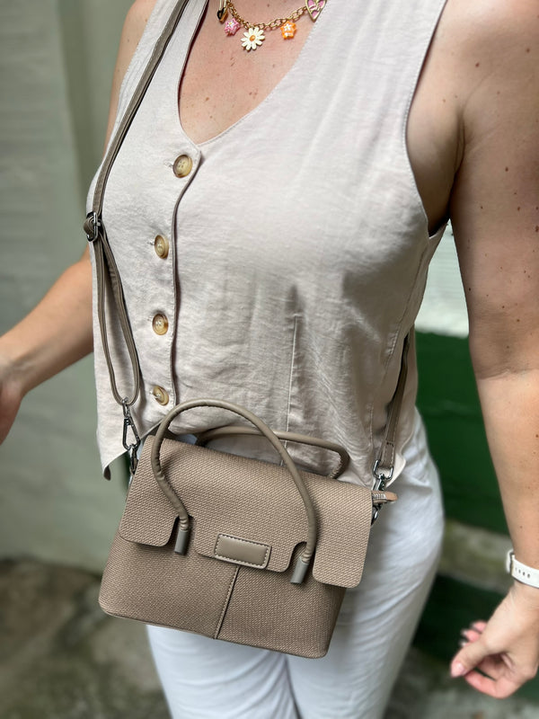 BOLSO MODERNO EN  COLOR CAFE