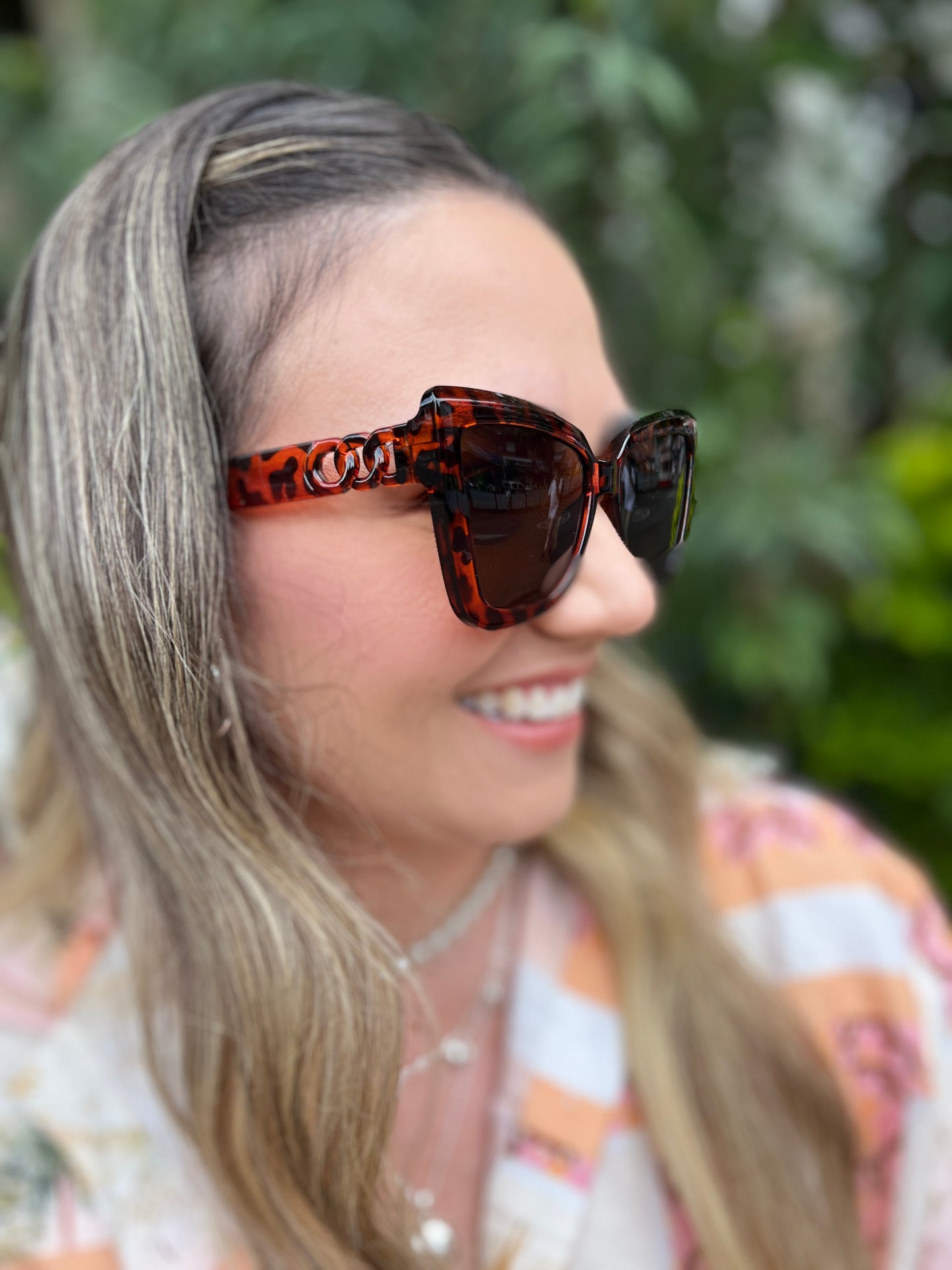 GAFAS EN ANIMAL PRINT GRANDES CON LENTE OSCURO