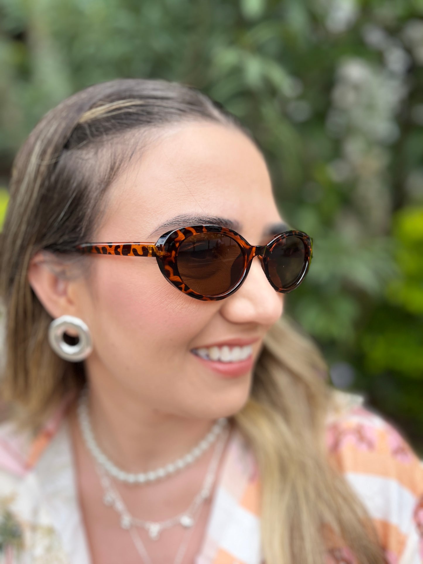 GAFAS EN ANIMAL PRINT CON LENTE OSCURO