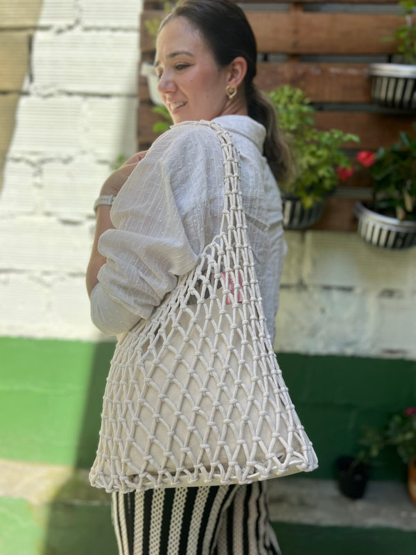 BOLSO TEJIDO MODERNO EN TONO BEIGE CON FORRO