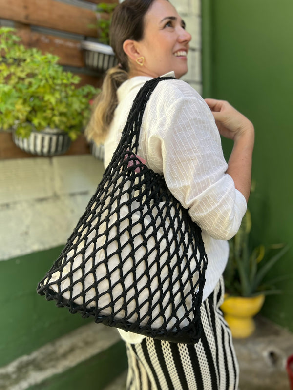 BOLSO TEJIDO MODERNO EN TONO NEGRO CON FORRO