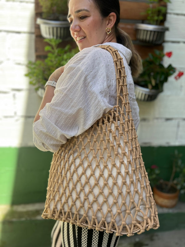 BOLSO TEJIDO MODERNO EN TONO CAFE CON FORRO