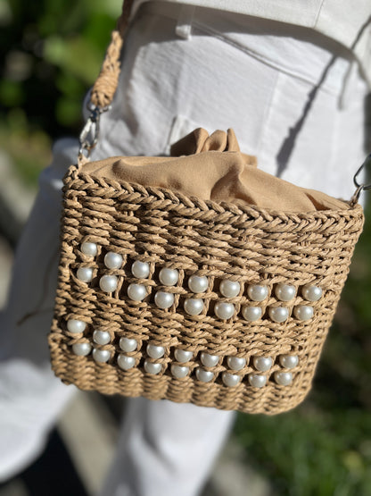 BOLSO DE MIMBRE CON APLIQUES CON PERLAS