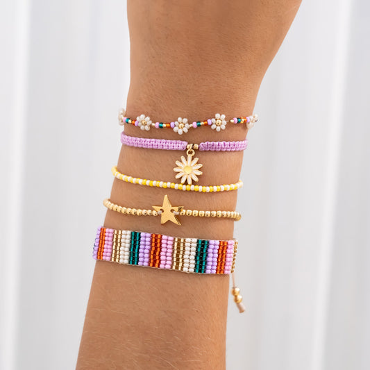 Set De Pulseras Con Dije De Margaritas + Aretes